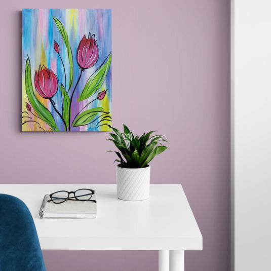 Tulipanes rosas estilizados sobre fondo abstracto colorido