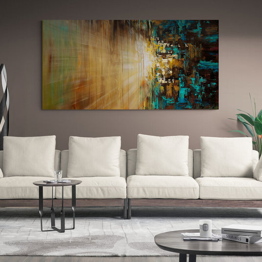 Pintura abstracta en tonos dorados y turquesa, evocando un atardecer urbano.