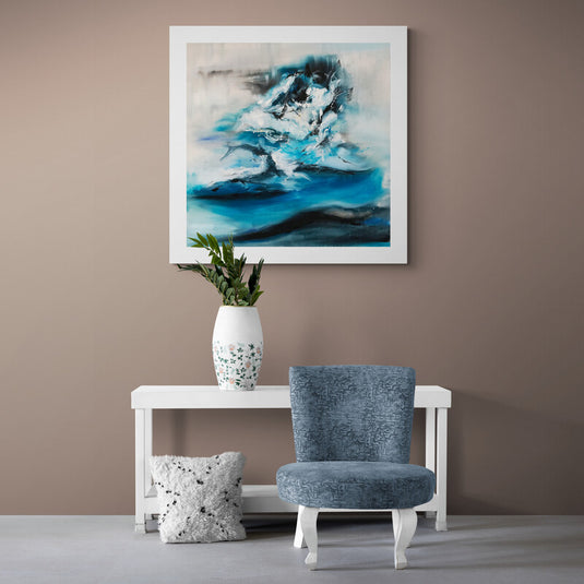 Pintura abstracta en tonos azul y blanco con efecto de oleaje, arte moderno decorativo para ambientes elegantes y minimalistas.