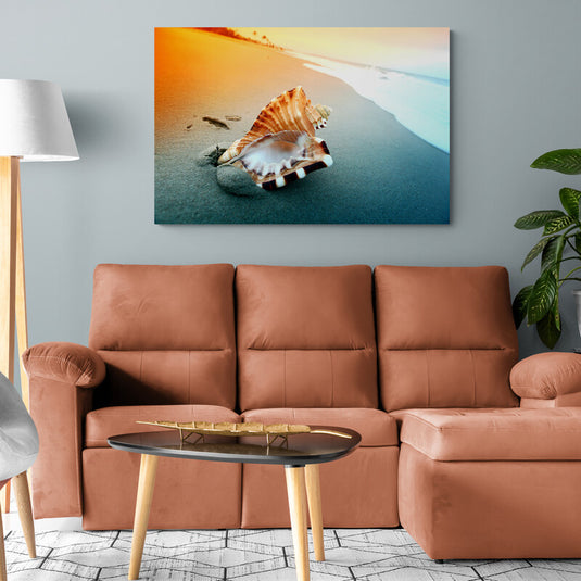 Fotografía hiperrealista de concha en la playa al amanecer