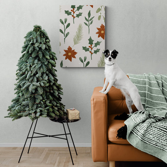 Papel tapiz botánico con acebo, pino y flores de pascua en colores festivos.