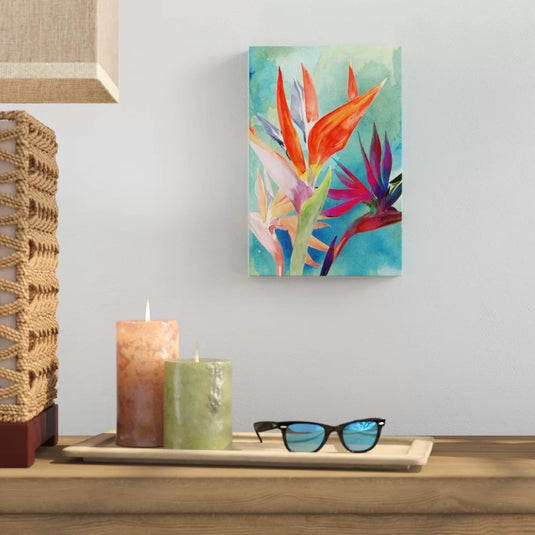 Acuarela vibrante de flores Ave del Paraíso en un fondo acuoso