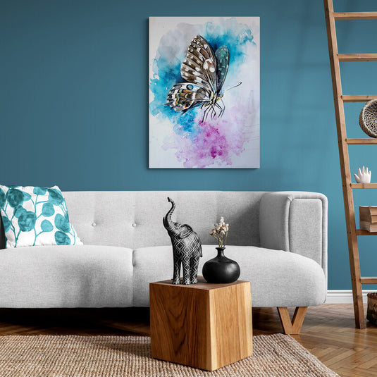 Mariposa en acuarela con fondo azul y rosado