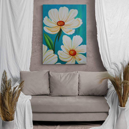 Flores crema y doradas sobre fondo turquesa