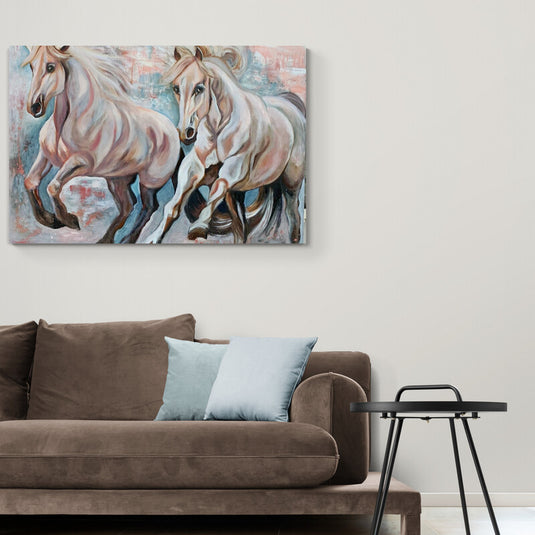 Caballos galopando en tonos pastel