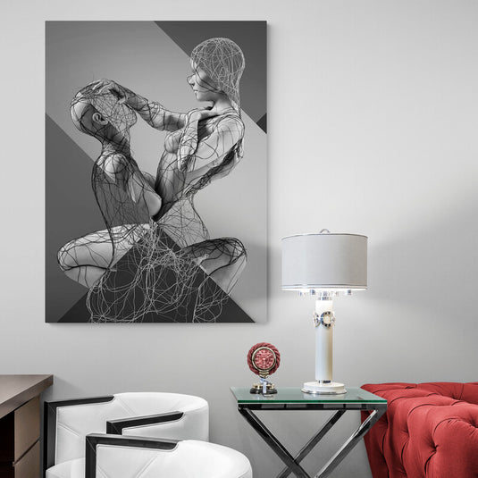 Figuras humanas entrelazadas en estructura de alambre sobre fondo geométrico en escala de grises