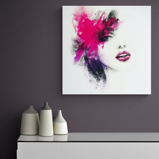 Cuadro decorativo Woman Expression – retrato artístico moderno con tonos magenta y púrpura para sala o dormitorio elegante