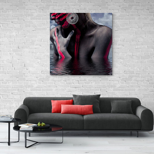 Cuadro decorativo Woman Red Line – arte contemporáneo surrealista con figura femenina en tonos oscuros y líneas rojas sobre fondo acuático para sala moderna