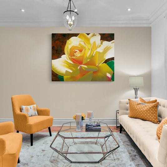 Pintura detallada de una rosa amarilla con contrastes de luz y sombra.