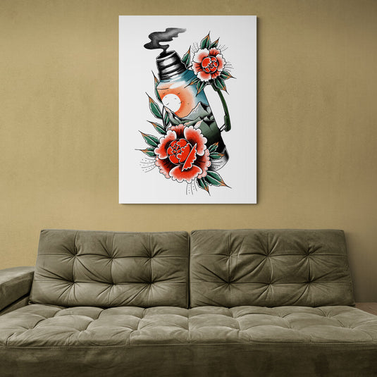 Botella de tinta de tatuaje con flores tradicionales rojas y hojas verdes sobre fondo blanco