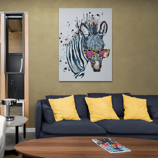 Cebra con gafas de sol coloridas