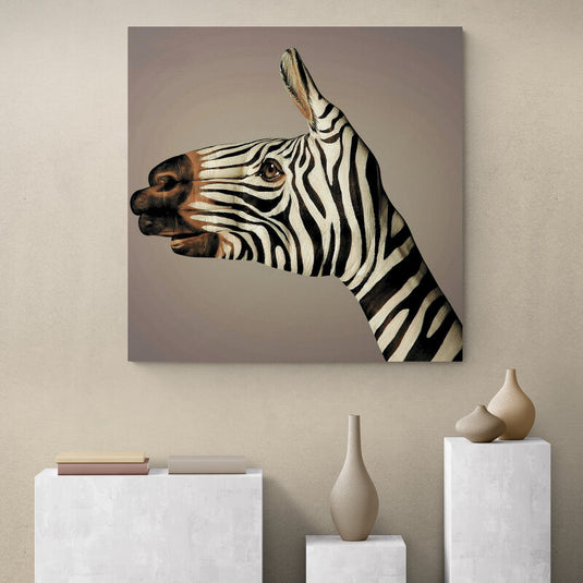 Ilusión óptica de una mano pintada que se fusiona con la cabeza de una cebra