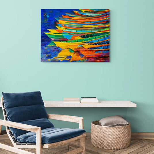 Pintura al óleo expresionista de canoas coloridas apiladas