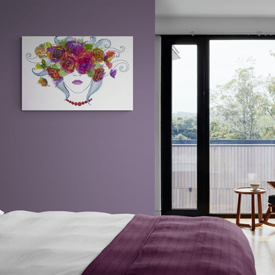 Ilustración de una figura femenina con un tocado de flores coloridas