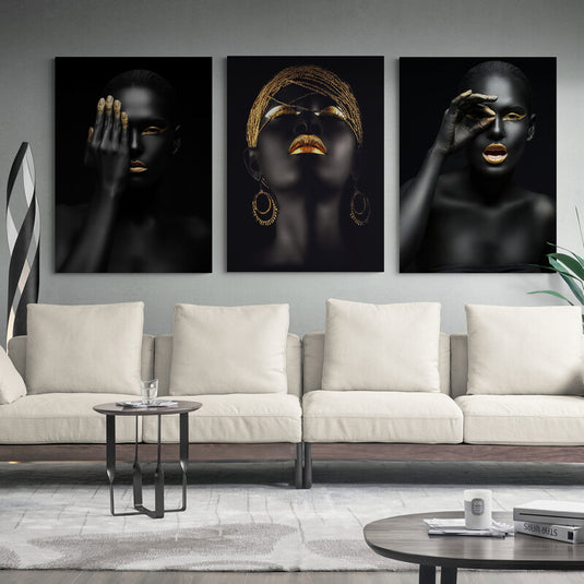 Set de cuadros decorativos con retratos de mujeres en tonos dorados sobre fondo negro