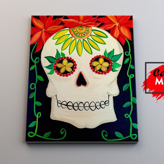 Calavera decorativa del Día de Muertos con flores y motivos naturales en colores tradicionales sobre fondo oscuro
