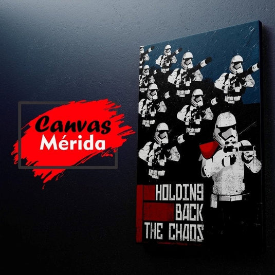 Cuadro decorativo Stormtroopers estilo gráfico urbano con tipografía Holding Back the Chaos