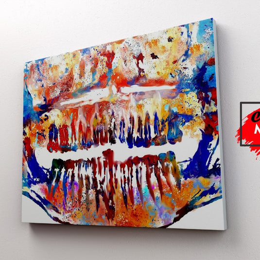 Pintura abstracta con colores intensos y texturas dinámicas en rojo, azul y amarillo.