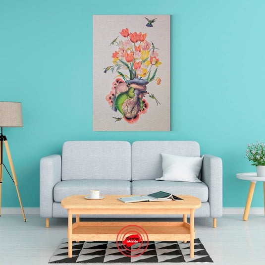 Tulipanes floreciendo desde un corazón anatómico con aves voladoras en fondo neutro - Arte surrealista