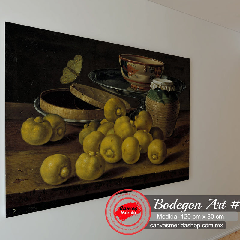 Bodegón con limones amarillos intensos, cerámica decorativa y una mariposa, evocando una atmósfera rústica