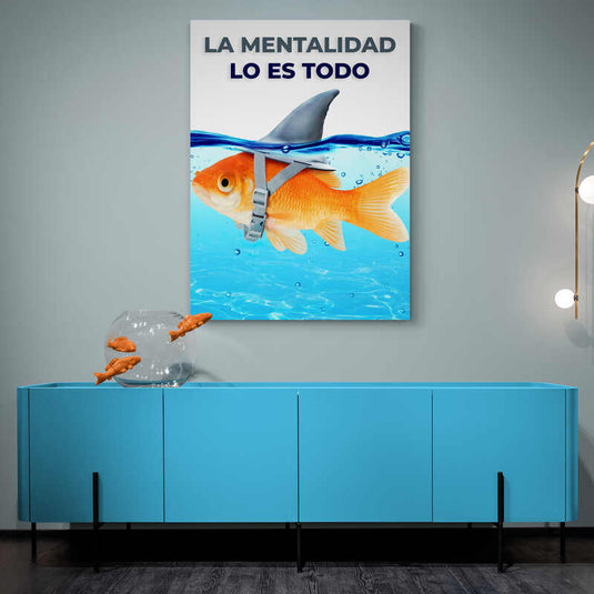 Cuadro motivacional de pez dorado con aleta de tiburón