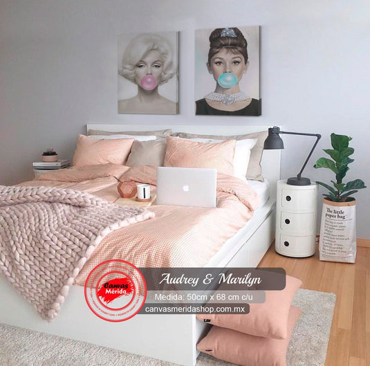 Set de cuadros decorativos con retratos modernos de Marilyn Monroe y Audrey Hepburn soplando chicle – arte pop elegante para espacios con estilo y personalidad