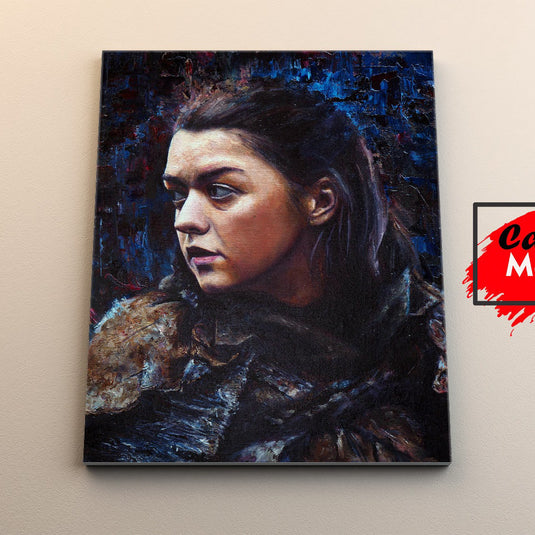 Retrato realista de mujer con fondo oscuro y tonos fríos, destacando expresividad y detalles en la textura.