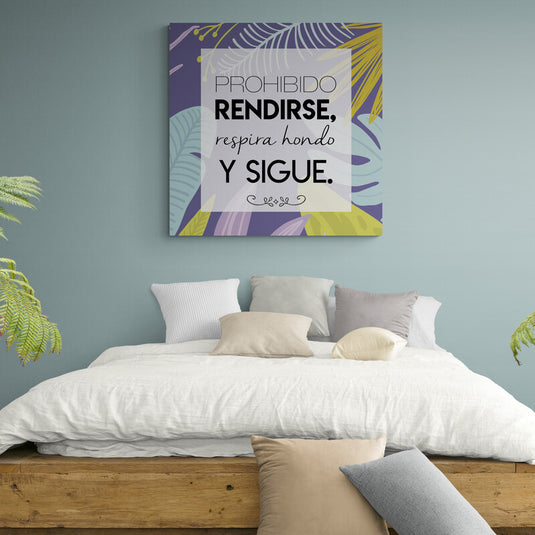 Cuadro decorativo con frase motivacional – Prohibido rendirse, respira hondo y sigue, sobre fondo tropical colorido