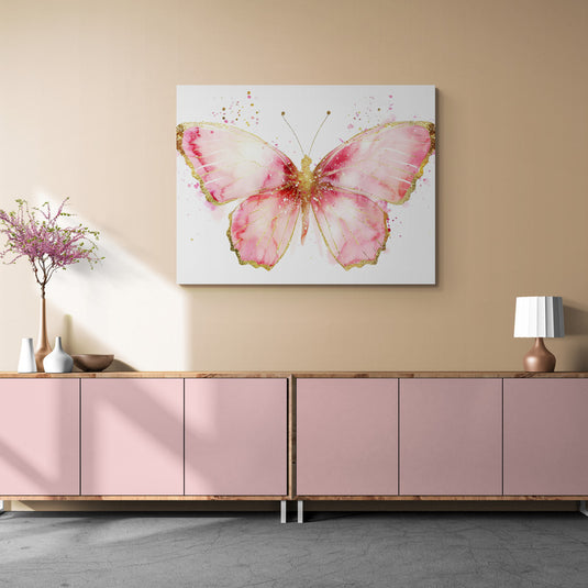 Pintura de mariposa rosa y dorada en acuarela sobre fondo blanco