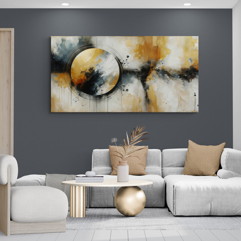 Pintura abstracta con círculo dorado sobre fondo en tonos de blanco, negro y dorado.