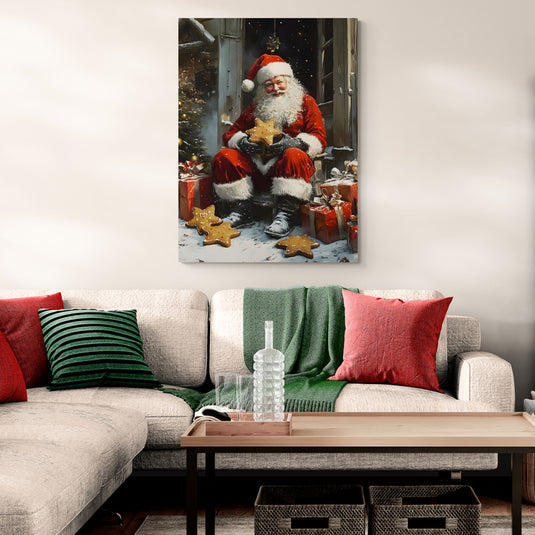 Pintura de Santa Claus con regalos y galletas de estrella en sala decorada.