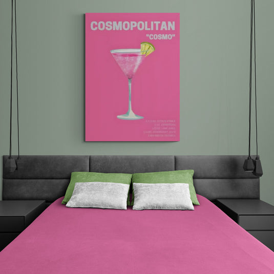 Cuadro de cóctel Cosmopolitan con fondo rosa y receta