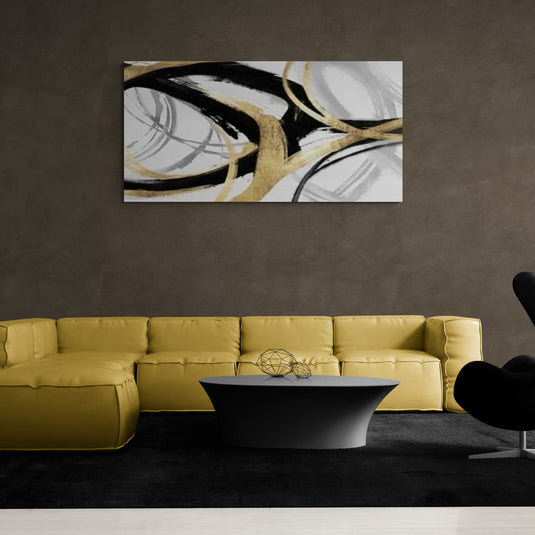 Cuadro decorativo abstracto con trazos negros y dorados estilo moderno elegante y contemporáneo sobre fondo claro minimalista