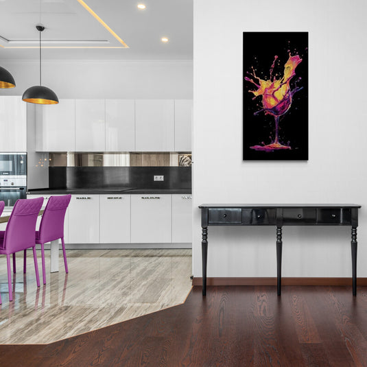 Cuadro decorativo de copa con salpicadura de colores vibrantes sobre fondo negro estilo moderno dinámico y audaz