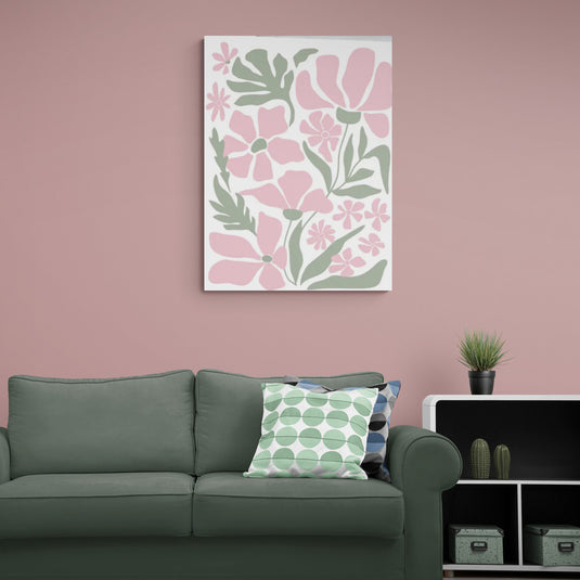 Arte floral minimalista en tonos rosados y verdes para sala moderna.