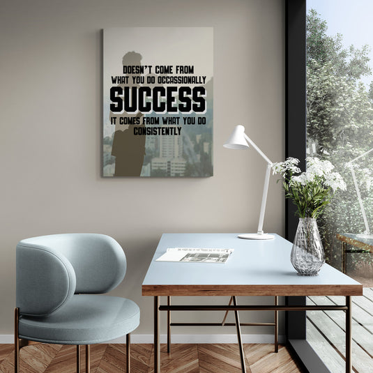 Póster de éxito con cita sobre la consistencia