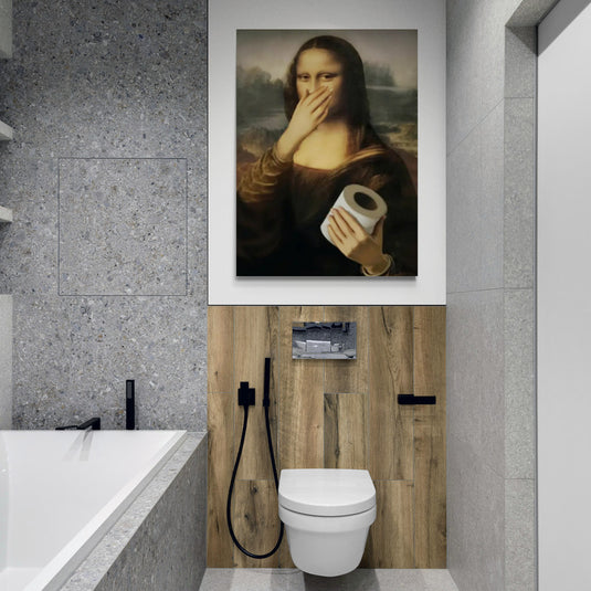 Cuadro parodia de la Mona Lisa sosteniendo papel higiénico, mezcla de arte clásico y humor contemporáneo