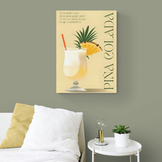 Ilustración de Piña Colada con adorno de piña y receta en fondo crema