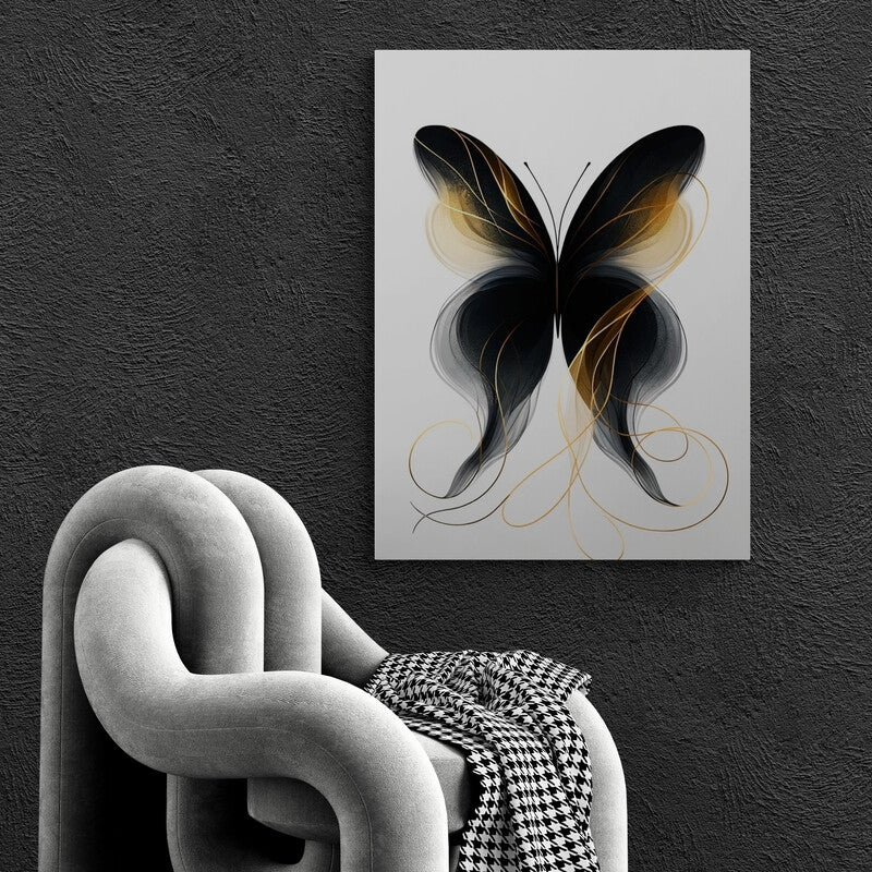 Abstracción Simétrica de Mariposa en Negro y Oro