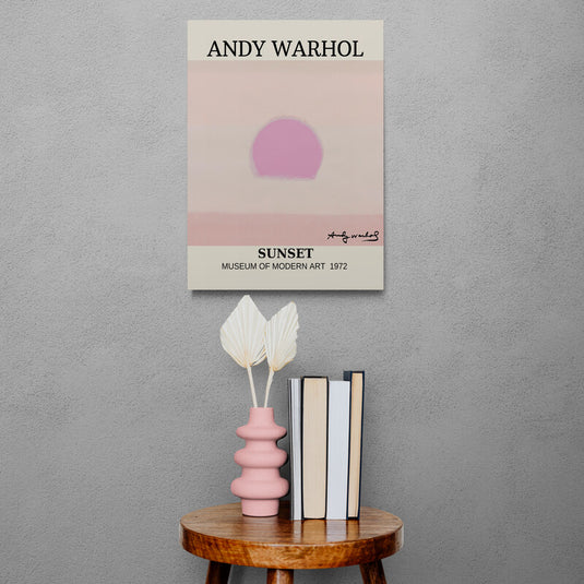 Cuadro decorativo con fondo beige, título 'ANDY WARHOL', recuadro rosa con círculo central rosa y palabra 'Sunset' en la parte inferior.