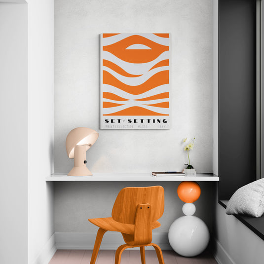 Póster minimalista naranja y blanco con diseño geométrico