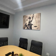 Dama de la Justicia en una sala de juntas