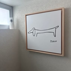 El Dachshund en la pared de una clienta