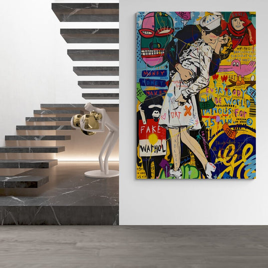 El Beso Eterno en el Caos del Arte Pop