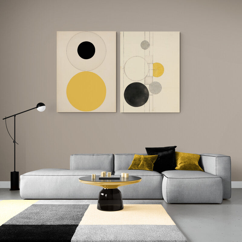 Cuadros abstractos geométricos en salón moderno
