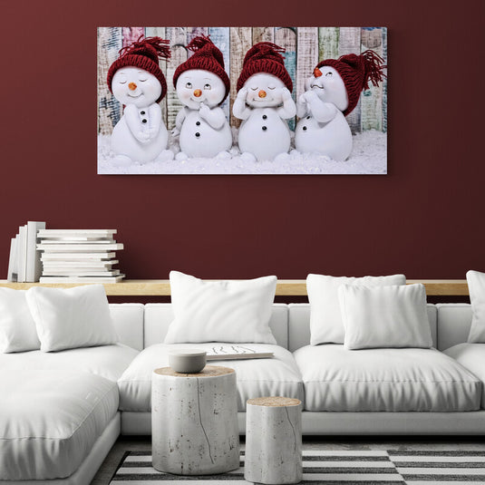 Cuadro_Decorativo_Cuatro_Munecos_Nieve_Felicidad_Sombrero_Rojo_Cerca_Madera_Tonos_Palidos_Ambiente_Nevado