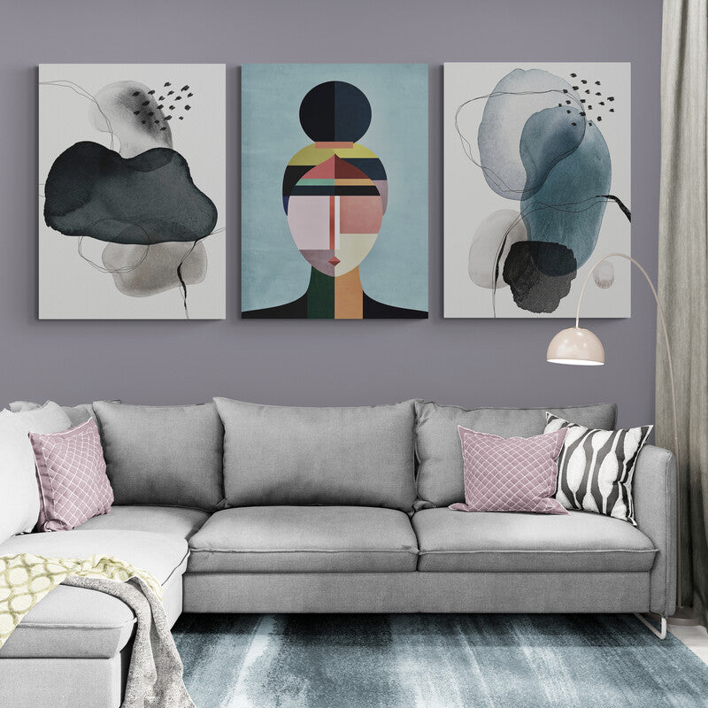 Set de cuadros decorativos: nube y acuarela negra sobre blanco, silueta femenina geométrica en azul con círculo negro, y diseño abstracto en acuarela de tonos negro y azul sobre fondo blanco.