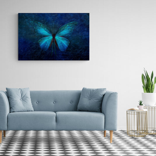 Lienzo de mariposa azul con fondo oscuro texturizado