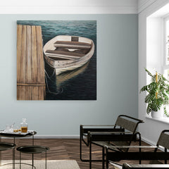 Pintura hiperrealista de un bote amarrado a un muelle de madera