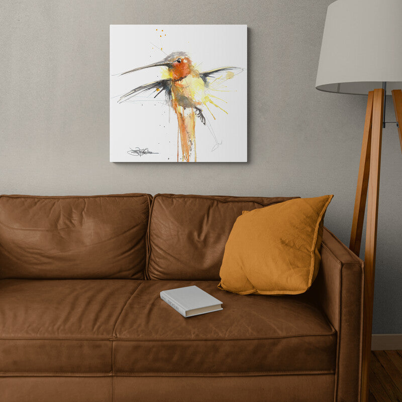 Acuarela de pájaro en tonos naranja, gris y amarillo sobre fondo blanco